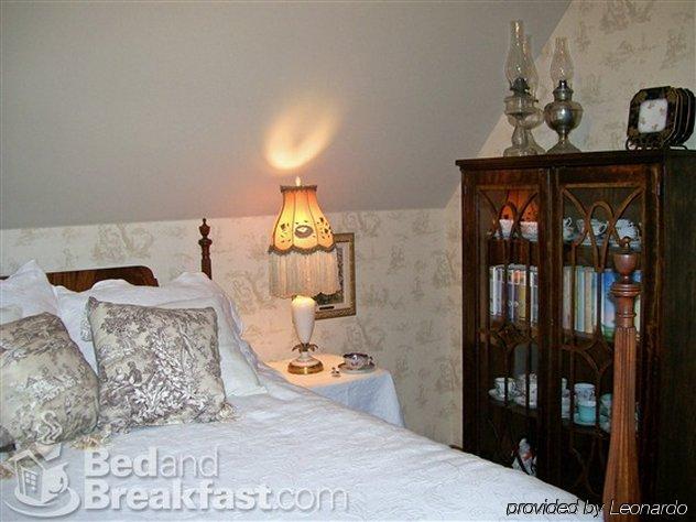 Isadoras Bed And Breakfast West Bend ภายนอก รูปภาพ